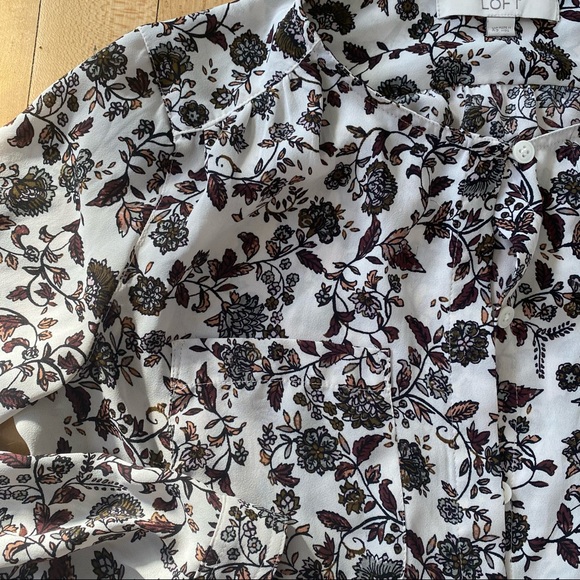 Neutral Floral Button-Up - Picture 2 of 2